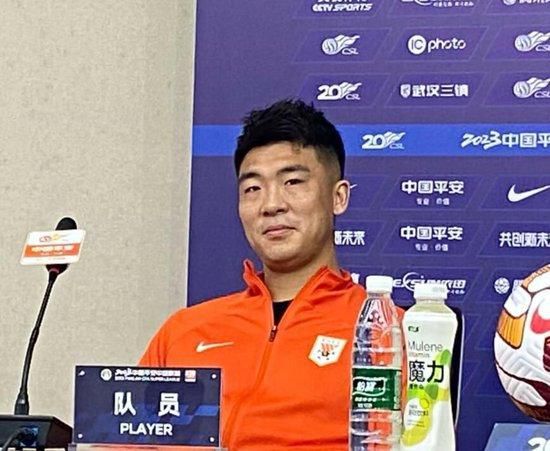 全场结束，布莱顿3-2诺丁汉森林。